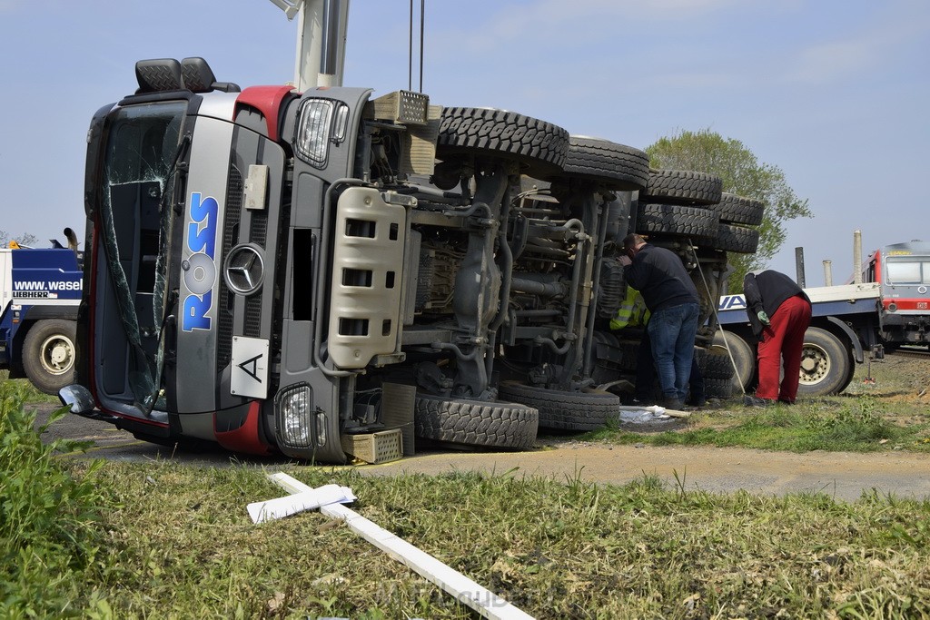 Schwerer VU LKW Zug Bergheim Kenten Koelnerstr P447.JPG - Miklos Laubert